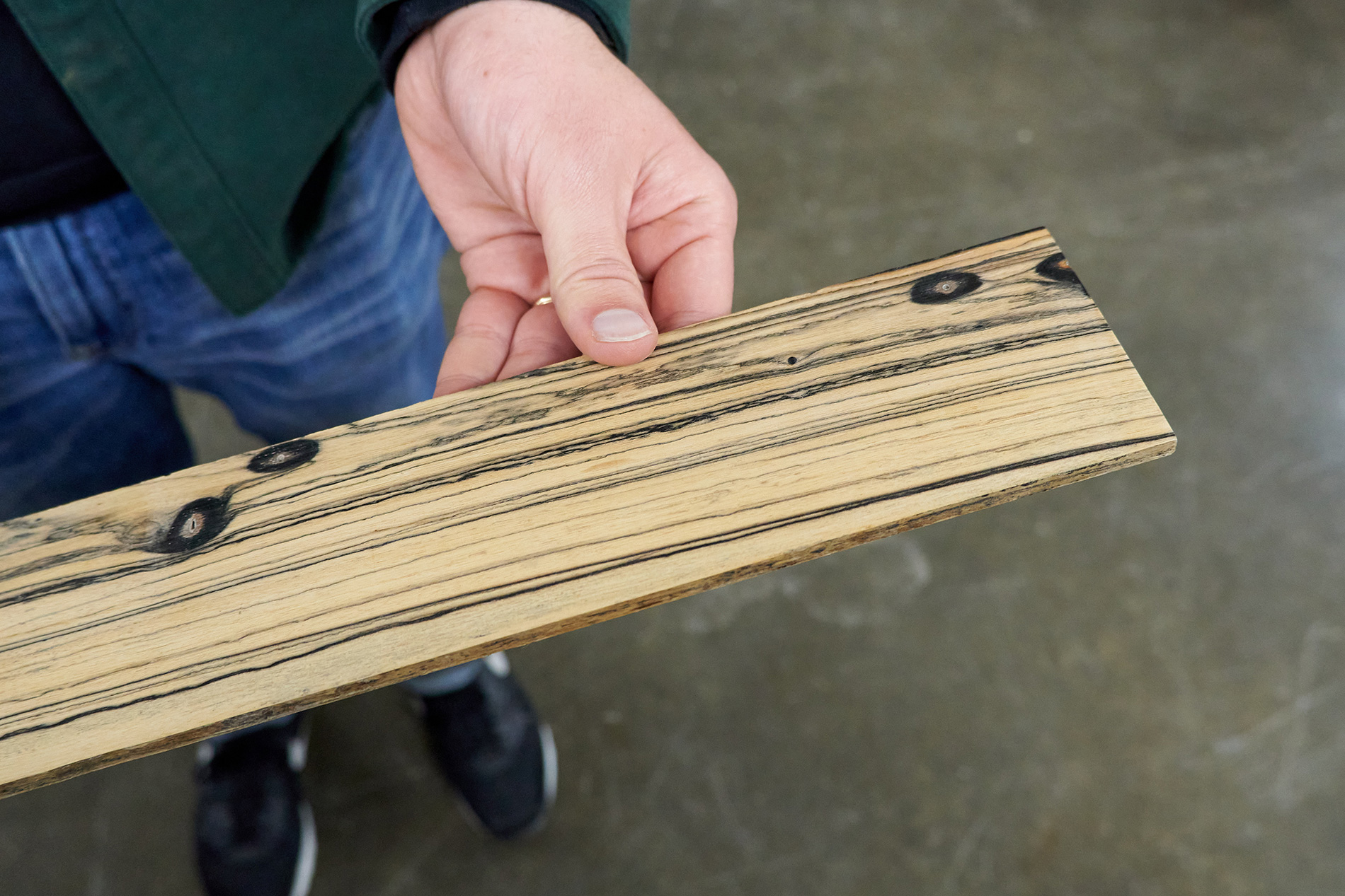 ペールムーン・エボニー指板